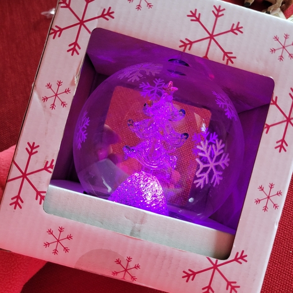 Robert Stanley Glass LED Ornament - Picture 4 of 15